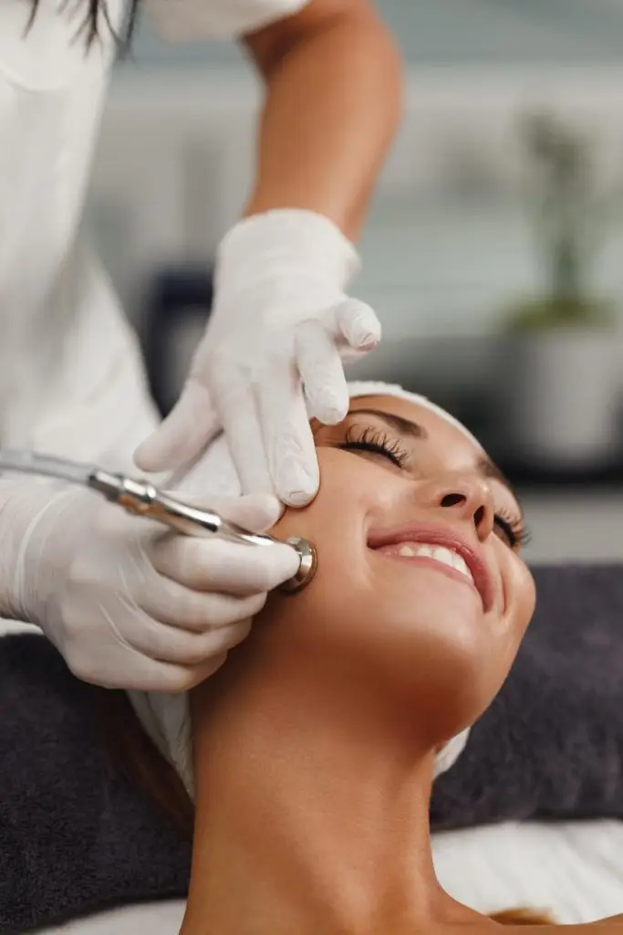 Skin care clinic near me in Sunrise FL offering facials, body contouring and advanced beauty treatments