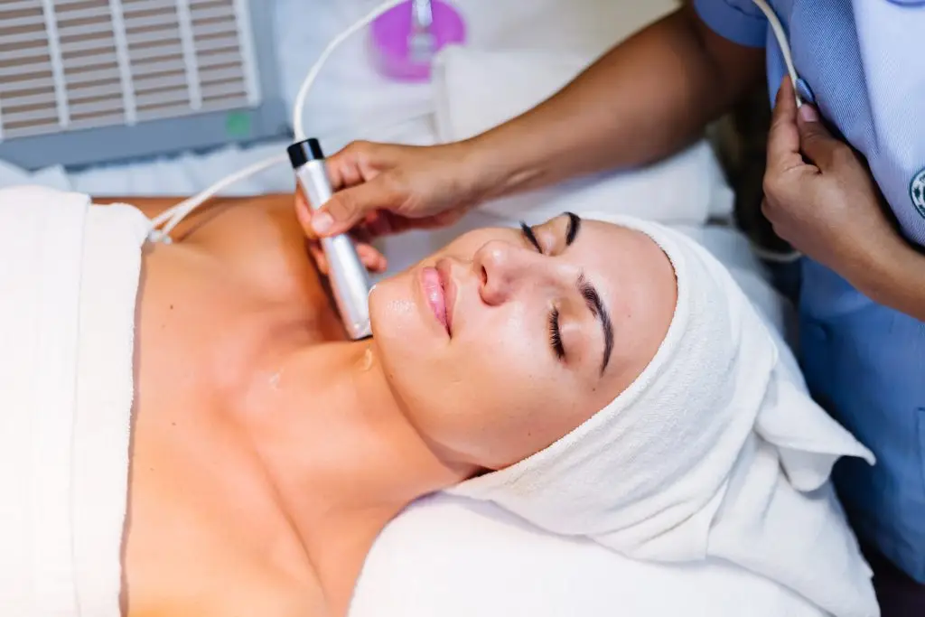 Skin care clinic near me in Sunrise FL offering facials, body contouring and advanced beauty treatments